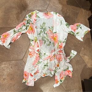 Plum Pretty Sugar White Floral Short Robe
